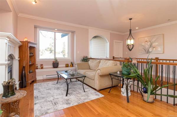 3161 Wascana St, Saanich, BC V9A 1W4