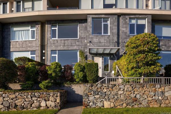 5322 Sayward Hill Cres, Saanich, BC V8Y 3H8