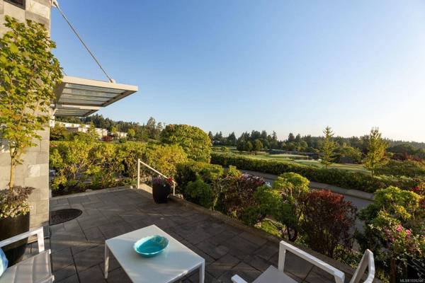 5322 Sayward Hill Cres, Saanich, BC V8Y 3H8