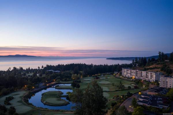 5322 Sayward Hill Cres, Saanich, BC V8Y 3H8