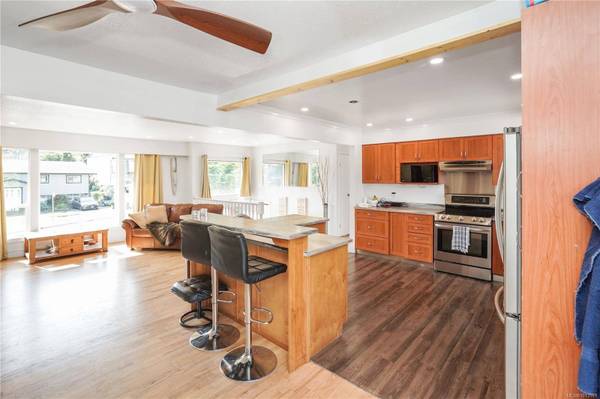 536 Strathdee Pl, Colwood, BC V9C 2R6