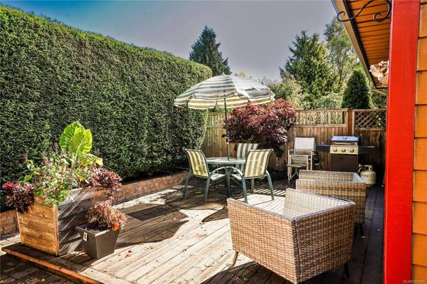 2617 Doncaster Dr, Victoria, BC V8R 2W5