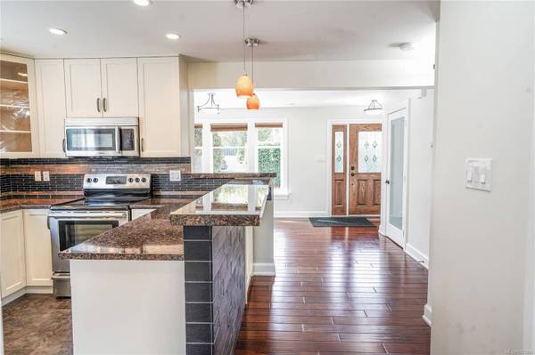 2617 Doncaster Dr, Victoria, BC V8R 2W5