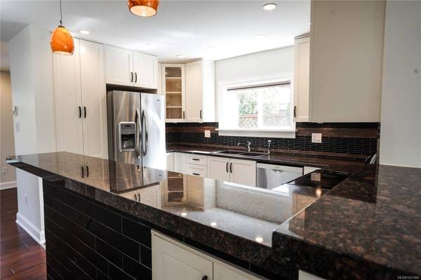 2617 Doncaster Dr, Victoria, BC V8R 2W5