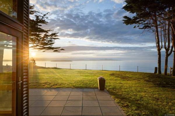 3300 Livesay Rd, Central Saanich, BC V8M 1W7