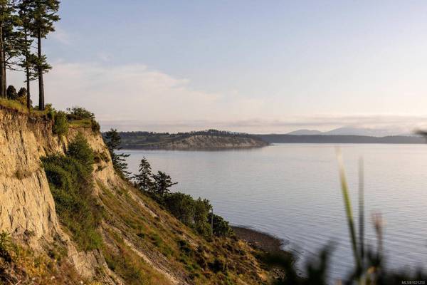 3300 Livesay Rd, Central Saanich, BC V8M 1W7