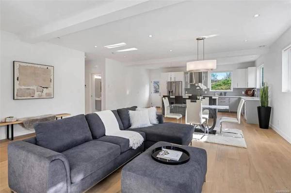 227 Heddle Ave, View Royal, BC V9B 1T9