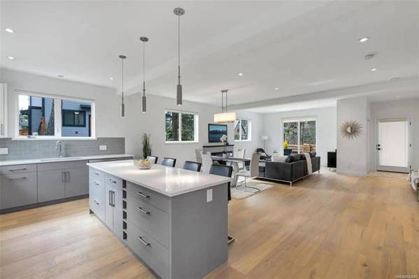 227 Heddle Ave, View Royal, BC V9B 1T9