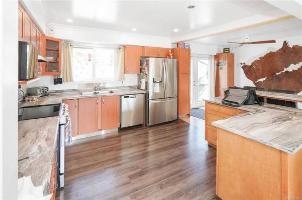 536 Strathdee Pl, Colwood, BC V9C 2R6