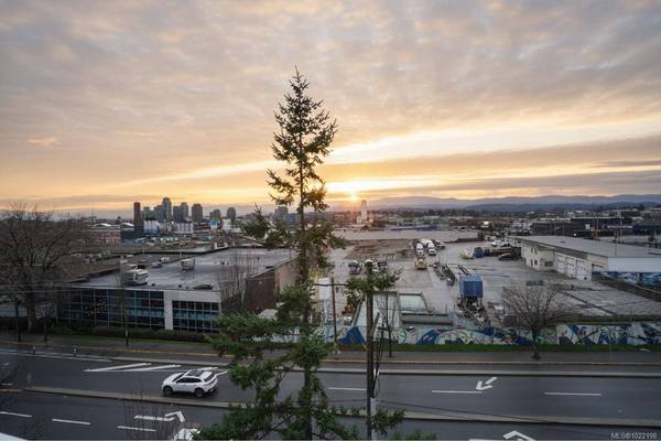 649 Bay St #408, Victoria, BC V8T 5H8