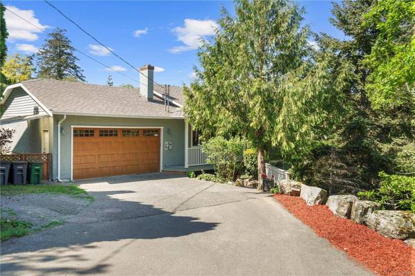 1071 Hyacinth Ave, Saanich, BC V8Z 2S7