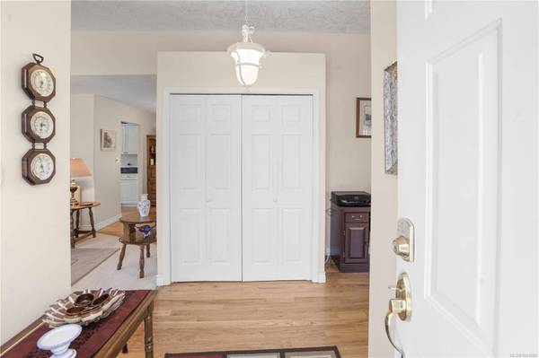 101 Raven Crt, View Royal, BC V9A 7M2