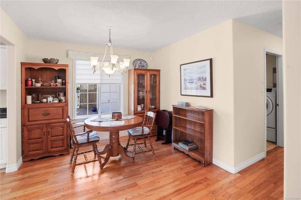 101 Raven Crt, View Royal, BC V9A 7M2