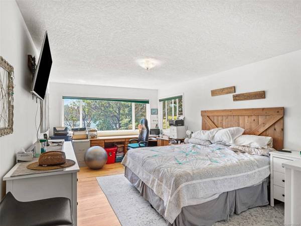 549 View Royal Ave, View Royal, BC V9B 1B9