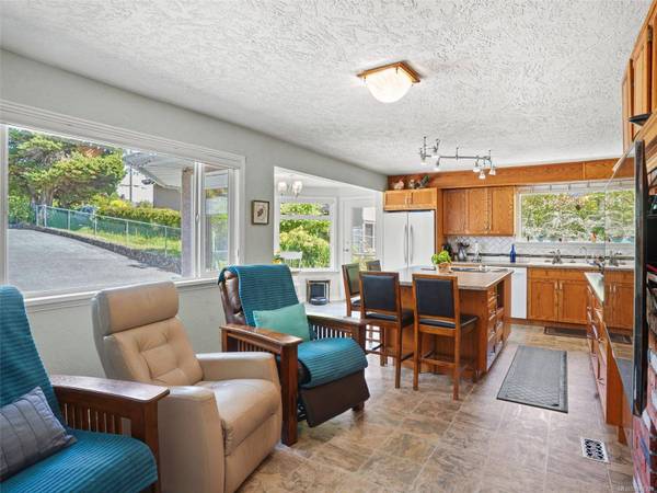549 View Royal Ave, View Royal, BC V9B 1B9