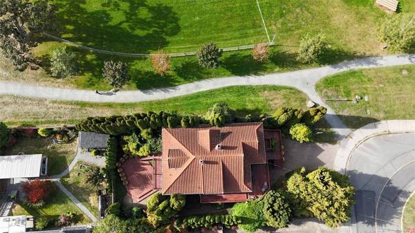 1295 Santa Rosa Ave, Saanich, BC V8Z 2V5