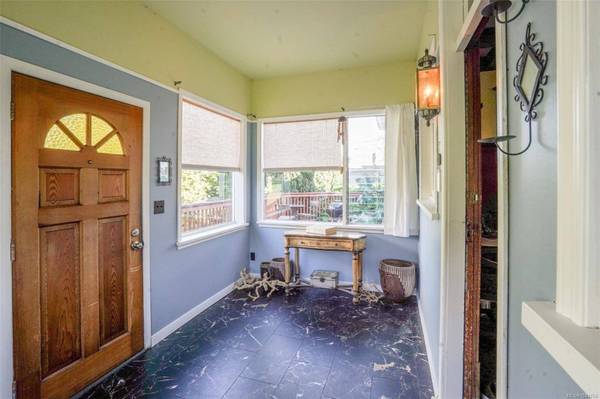 1295 Santa Rosa Ave, Saanich, BC V8Z 2V5