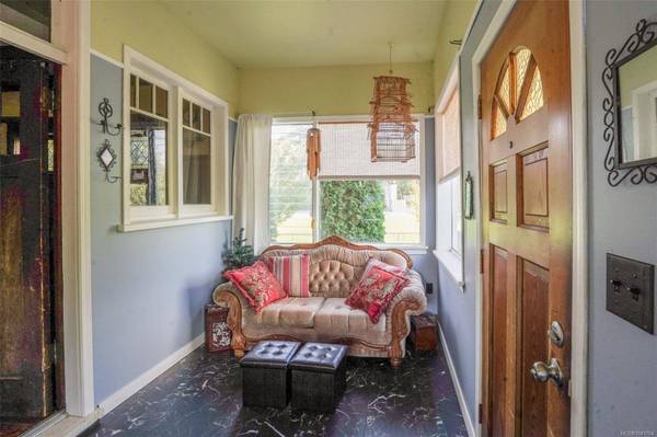 1295 Santa Rosa Ave, Saanich, BC V8Z 2V5
