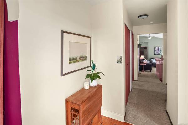 180 Island Hwy, View Royal, BC V9B 1G2