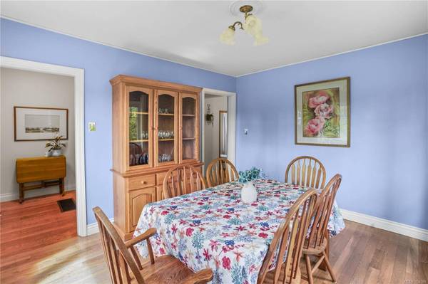 180 Island Hwy, View Royal, BC V9B 1G2