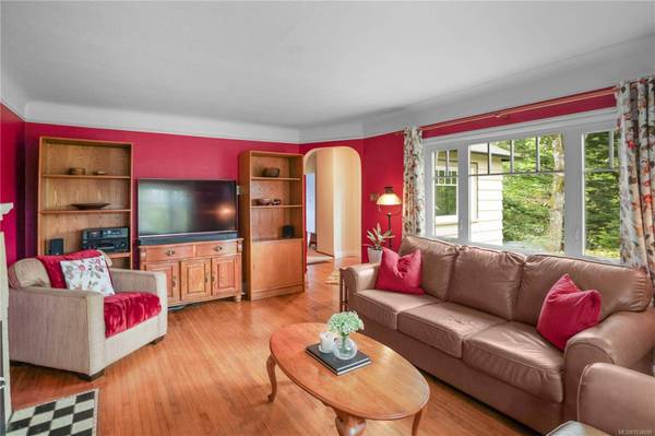 180 Island Hwy, View Royal, BC V9B 1G2