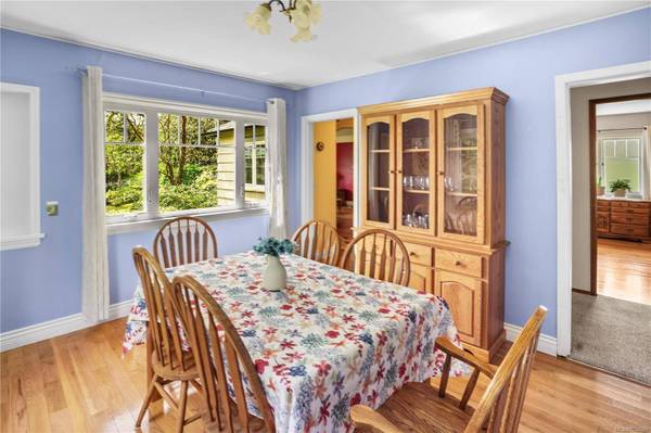 180 Island Hwy, View Royal, BC V9B 1G2