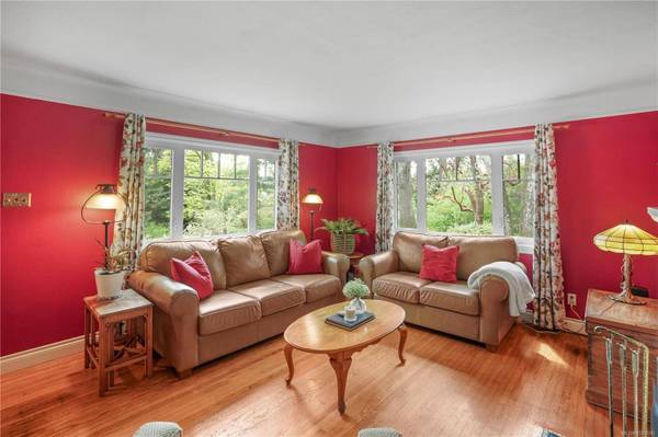 180 Island Hwy, View Royal, BC V9B 1G2