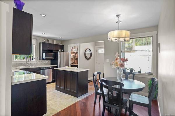 1084 Tatlow Rd, North Saanich, BC V8L 5P3
