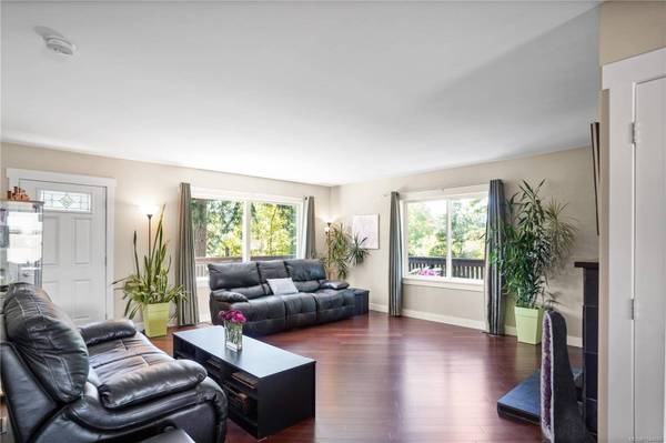 1084 Tatlow Rd, North Saanich, BC V8L 5P3