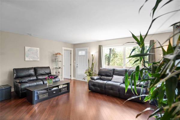 1084 Tatlow Rd, North Saanich, BC V8L 5P3