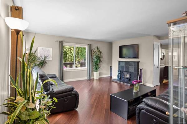 1084 Tatlow Rd, North Saanich, BC V8L 5P3