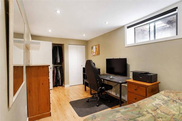 610 McKenzie Ave ##27, Saanich, BC V8Z 2A7