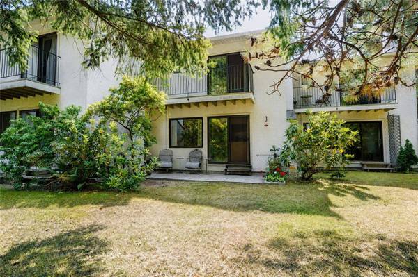 610 McKenzie Ave ##27, Saanich, BC V8Z 2A7