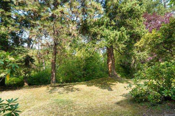 610 McKenzie Ave ##27, Saanich, BC V8Z 2A7