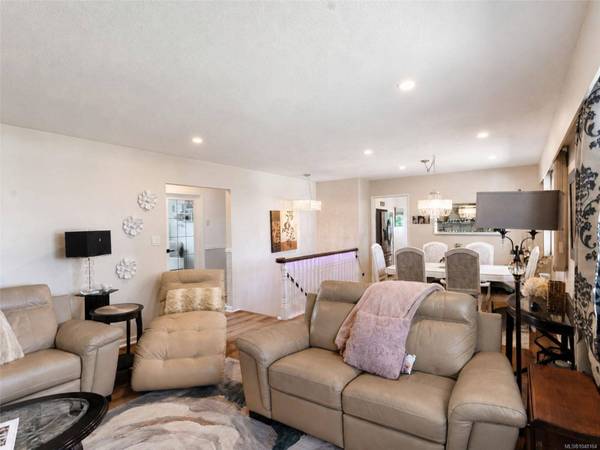 904 Rankin Rd, Esquimalt, BC V9A 6V6
