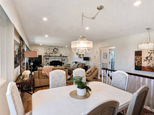 904 Rankin Rd, Esquimalt, BC V9A 6V6