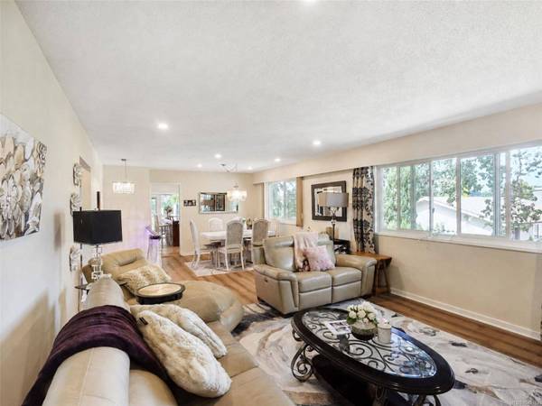 904 Rankin Rd, Esquimalt, BC V9A 6V6
