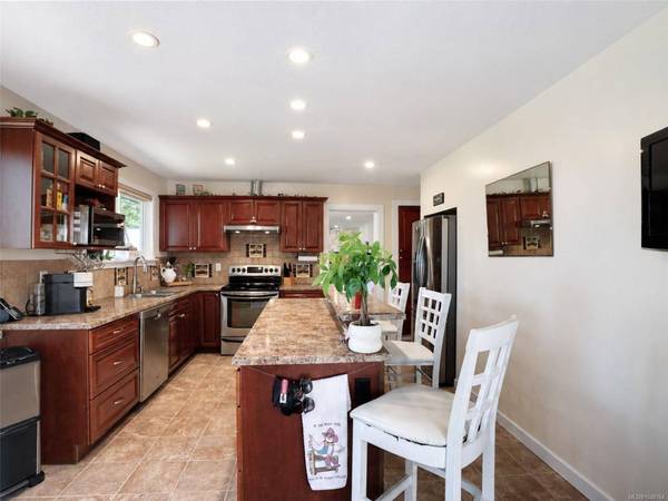 904 Rankin Rd, Esquimalt, BC V9A 6V6