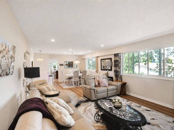 904 Rankin Rd, Esquimalt, BC V9A 6V6