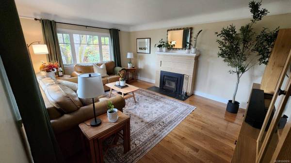 180 Island Hwy, View Royal, BC V9B 1G2
