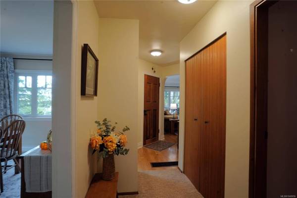 180 Island Hwy, View Royal, BC V9B 1G2