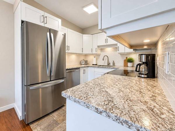 610 McKenzie Ave ##27, Saanich, BC V8Z 2A7