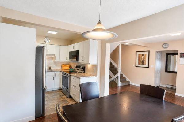 610 McKenzie Ave ##27, Saanich, BC V8Z 2A7