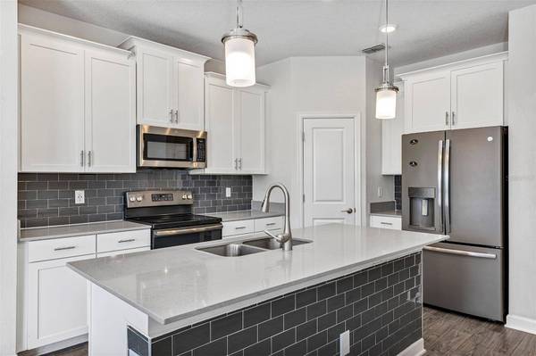 10193 LOVEGRASS LN, Orlando, FL 32832