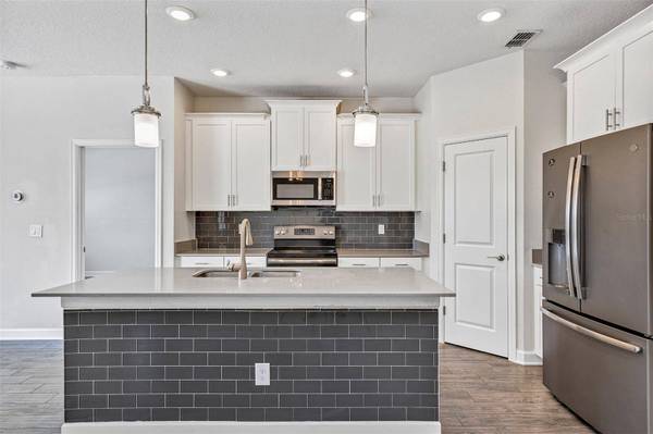 10193 LOVEGRASS LN, Orlando, FL 32832