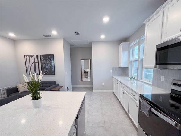 9806 SHARPLESS ALY, Orlando, FL 32827