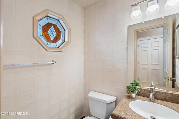 8 Hialeah, West Long Branch, NJ 07764