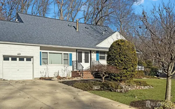 5 Sandalwood DR, East Brunswick, NJ 08816