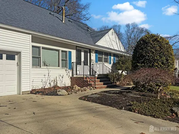 5 Sandalwood DR, East Brunswick, NJ 08816