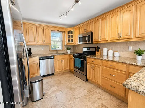 25 Travelers Way, Bayville, NJ 08721